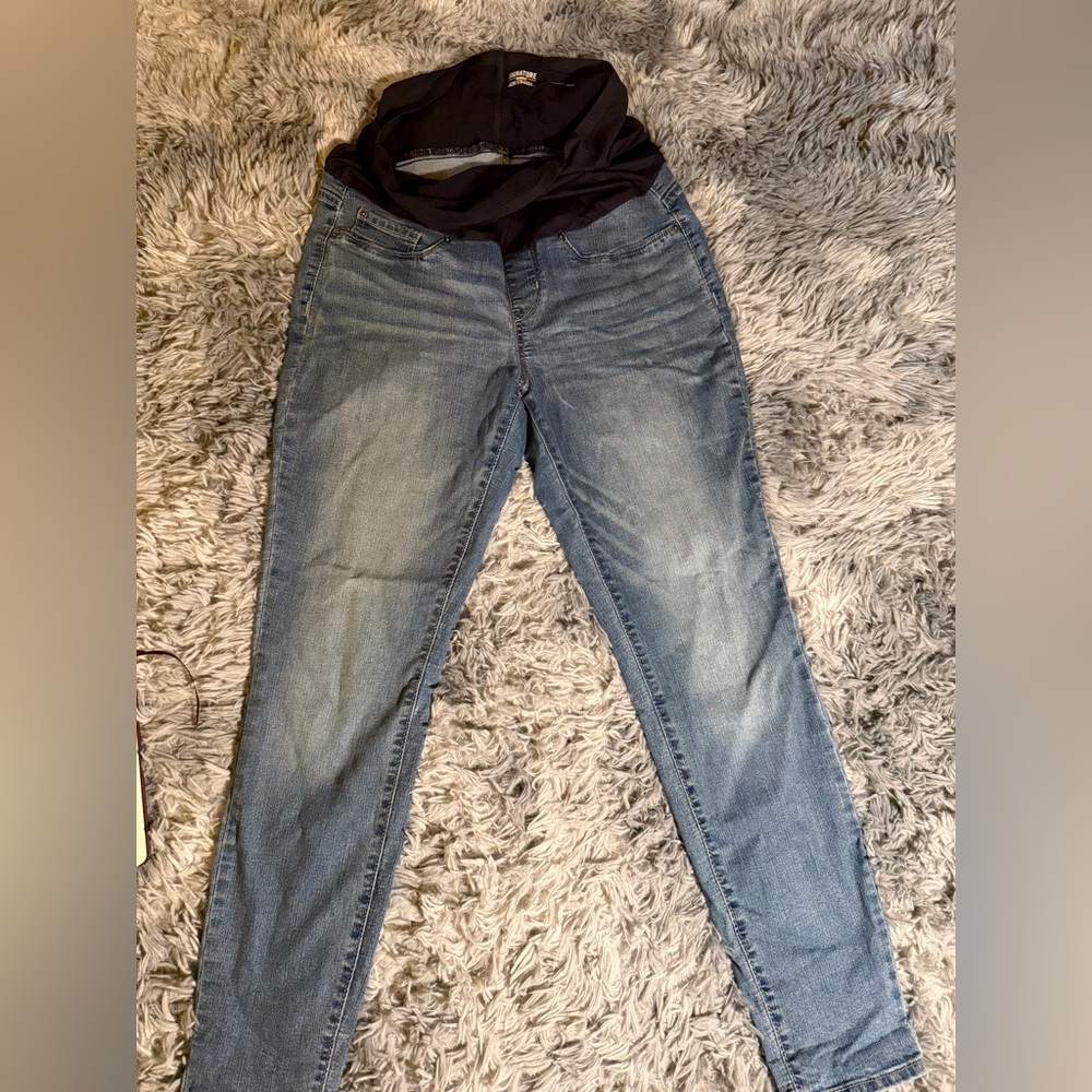 Signature Levi’s Skinny Maternity Jeans